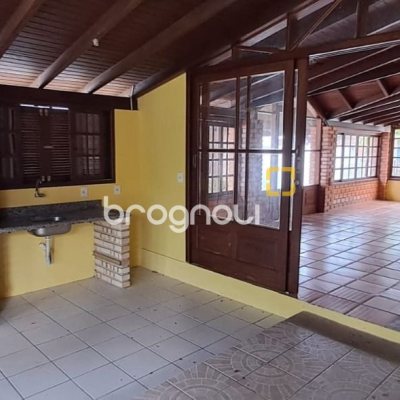 Casa de Condomínio com 200m², 4 quartos (sendo 1 suíte), 3 garagens, no bairro Ingleses em Florianópolis