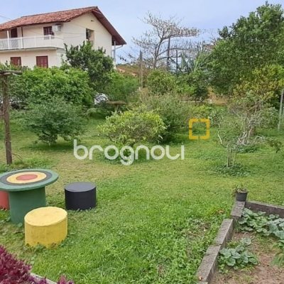 Casa de Condomínio com 200m², 4 quartos (sendo 1 suíte), 3 garagens, no bairro Ingleses em Florianópolis