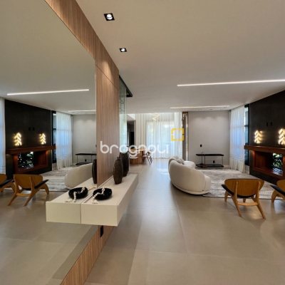 Casa de Condomínio com 404m², 4 quartos (sendo 4 suítes), 2 garagens, no bairro Ingleses em Florianópolis