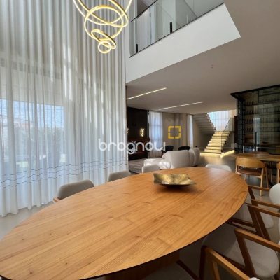 Casa de Condomínio com 404m², 4 quartos (sendo 4 suítes), 2 garagens, no bairro Ingleses em Florianópolis