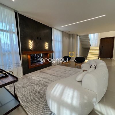 Casa de Condomínio com 404m², 4 quartos (sendo 4 suítes), 2 garagens, no bairro Ingleses em Florianópolis