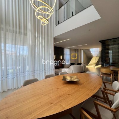Casa de Condomínio com 404m², 4 quartos (sendo 4 suítes), 2 garagens, no bairro Ingleses em Florianópolis