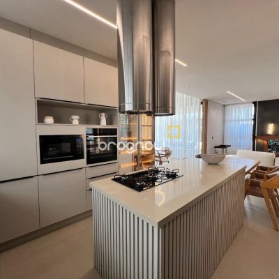 Casa de Condomínio com 404m², 4 quartos (sendo 4 suítes), 2 garagens, no bairro Ingleses em Florianópolis