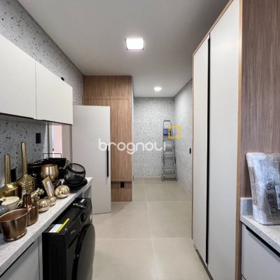 Casa de Condomínio com 404m², 4 quartos (sendo 4 suítes), 2 garagens, no bairro Ingleses em Florianópolis