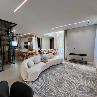 Casa de Condomínio com 404m², 4 quartos (sendo 4 suítes), 2 garagens, no bairro Ingleses em Florianópolis