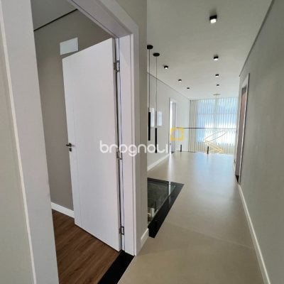 Casa de Condomínio com 404m², 4 quartos (sendo 4 suítes), 2 garagens, no bairro Ingleses em Florianópolis