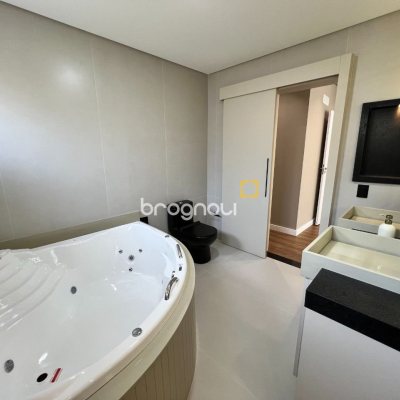 Casa de Condomínio com 404m², 4 quartos (sendo 4 suítes), 2 garagens, no bairro Ingleses em Florianópolis