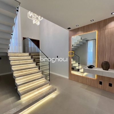 Casa de Condomínio com 404m², 4 quartos (sendo 4 suítes), 2 garagens, no bairro Ingleses em Florianópolis