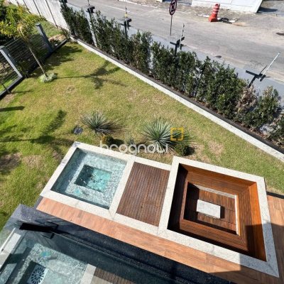 Casa de Condomínio com 404m², 4 quartos (sendo 4 suítes), 2 garagens, no bairro Ingleses em Florianópolis