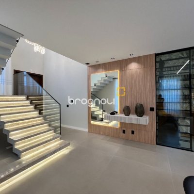 Casa de Condomínio com 404m², 4 quartos (sendo 4 suítes), 2 garagens, no bairro Ingleses em Florianópolis