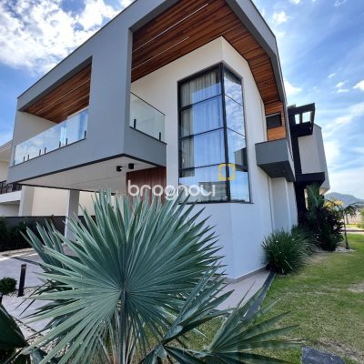 Casa de Condomínio com 404m², 4 quartos (sendo 4 suítes), 2 garagens, no bairro Ingleses em Florianópolis