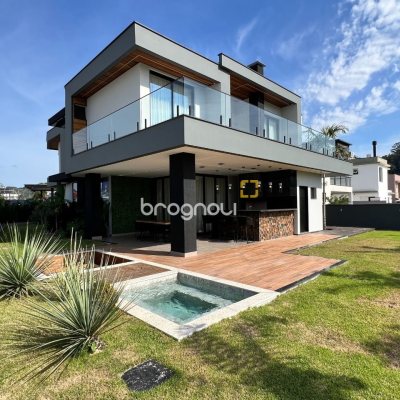Casa de Condomínio com 404m², 4 quartos (sendo 4 suítes), 2 garagens, no bairro Ingleses em Florianópolis