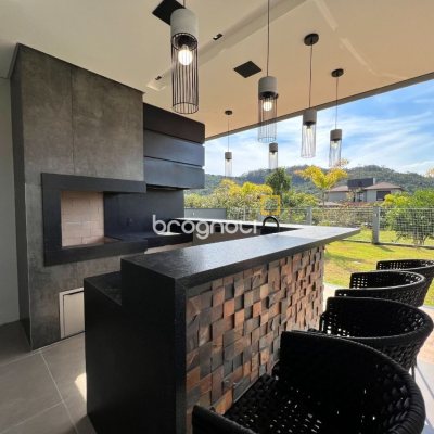 Casa de Condomínio com 404m², 4 quartos (sendo 4 suítes), 2 garagens, no bairro Ingleses em Florianópolis
