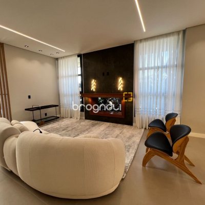 Casa de Condomínio com 404m², 4 quartos (sendo 4 suítes), 2 garagens, no bairro Ingleses em Florianópolis