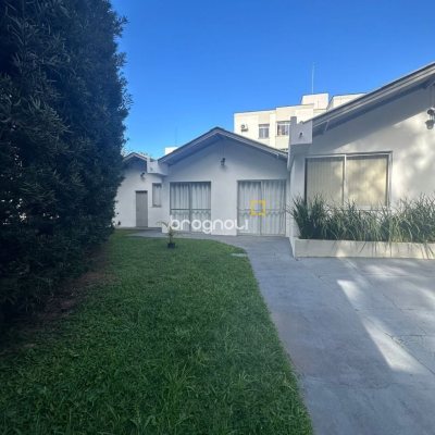 Apartamento com 91m², 3 quartos (sendo 1 suíte), 1 garagem, no bairro Carvoeira em Florianópolis