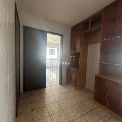 Apartamento com 91m², 3 quartos (sendo 1 suíte), 1 garagem, no bairro Carvoeira em Florianópolis