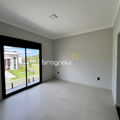 Casa de Condomínio com 272m², 3 quartos (sendo 3 suítes), 2 garagens, no bairro Rio Vermelho em Florianópolis