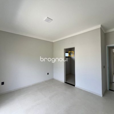 Casa de Condomínio com 272m², 3 quartos (sendo 3 suítes), 2 garagens, no bairro Rio Vermelho em Florianópolis