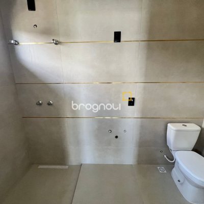Casa de Condomínio com 272m², 3 quartos (sendo 3 suítes), 2 garagens, no bairro Rio Vermelho em Florianópolis