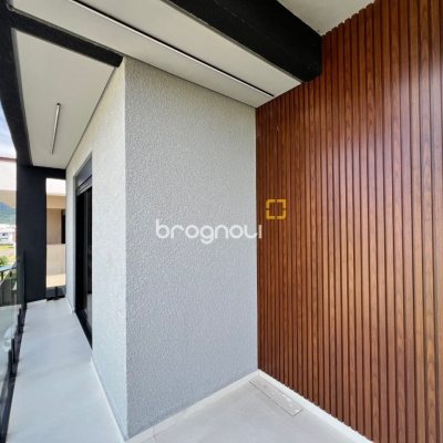 Casa de Condomínio com 272m², 3 quartos (sendo 3 suítes), 2 garagens, no bairro Rio Vermelho em Florianópolis