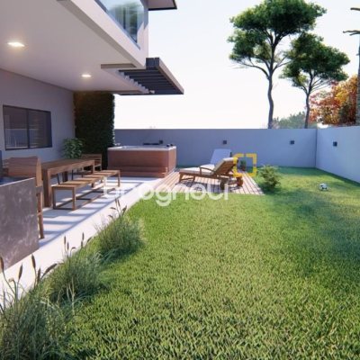 Casa de Condomínio com 272m², 3 quartos (sendo 3 suítes), 2 garagens, no bairro Rio Vermelho em Florianópolis
