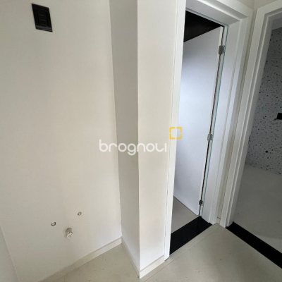 Casa de Condomínio com 272m², 3 quartos (sendo 3 suítes), 2 garagens, no bairro Rio Vermelho em Florianópolis