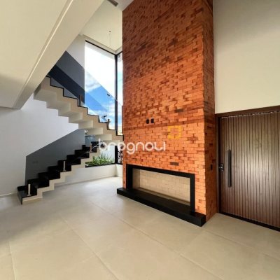 Casa de Condomínio com 272m², 3 quartos (sendo 3 suítes), 2 garagens, no bairro Rio Vermelho em Florianópolis