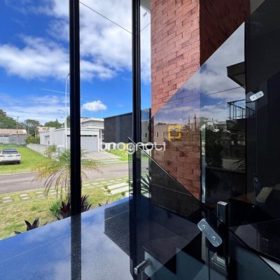 Casa de Condomínio com 272m², 3 quartos (sendo 3 suítes), 2 garagens, no bairro Rio Vermelho em Florianópolis