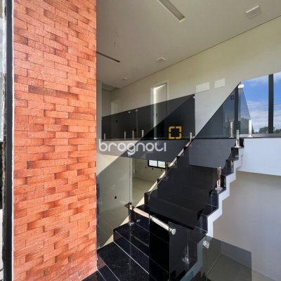 Casa de Condomínio com 272m², 3 quartos (sendo 3 suítes), 2 garagens, no bairro Rio Vermelho em Florianópolis