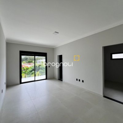 Casa de Condomínio com 272m², 3 quartos (sendo 3 suítes), 2 garagens, no bairro Rio Vermelho em Florianópolis