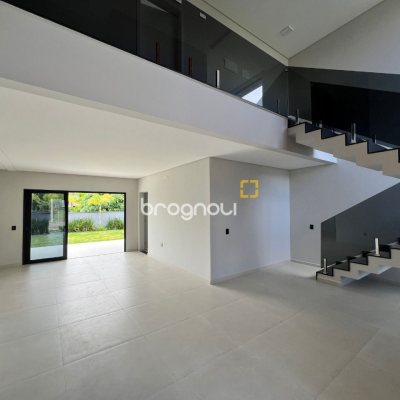 Casa de Condomínio com 272m², 3 quartos (sendo 3 suítes), 2 garagens, no bairro Rio Vermelho em Florianópolis