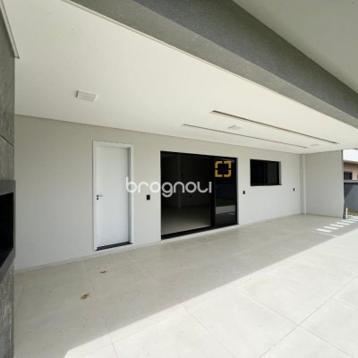 Casa de Condomínio com 272m², 3 quartos (sendo 3 suítes), 2 garagens, no bairro Rio Vermelho em Florianópolis