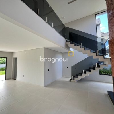 Casa de Condomínio com 272m², 3 quartos (sendo 3 suítes), 2 garagens, no bairro Rio Vermelho em Florianópolis