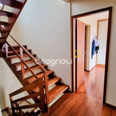 Casa com 207m², 3 quartos (sendo 1 suíte), 2 garagens, no bairro Roçado em São José