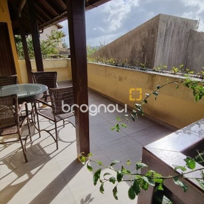 Casa com 207m², 3 quartos (sendo 1 suíte), 2 garagens, no bairro Roçado em São José