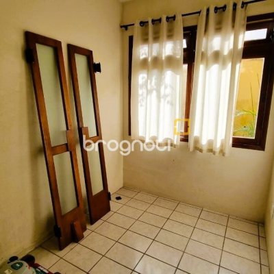 Casa com 207m², 3 quartos (sendo 1 suíte), 2 garagens, no bairro Roçado em São José