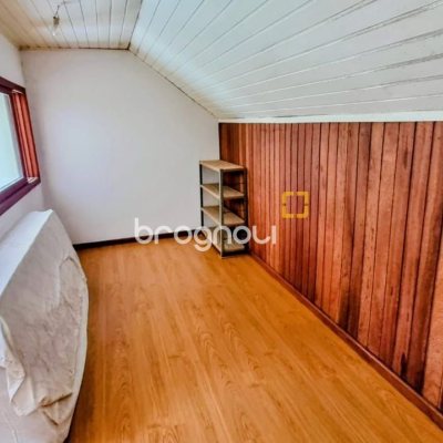 Casa com 207m², 3 quartos (sendo 1 suíte), 2 garagens, no bairro Roçado em São José