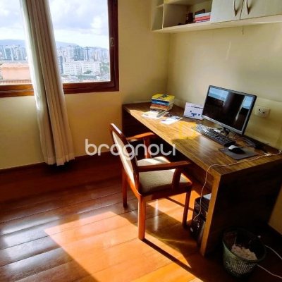 Casa com 207m², 3 quartos (sendo 1 suíte), 2 garagens, no bairro Roçado em São José