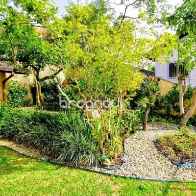 Casa com 207m², 3 quartos (sendo 1 suíte), 2 garagens, no bairro Roçado em São José