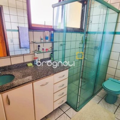 Casa com 207m², 3 quartos (sendo 1 suíte), 2 garagens, no bairro Roçado em São José