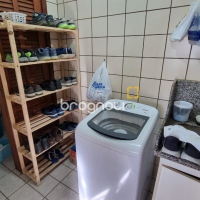 Casa com 207m², 3 quartos (sendo 1 suíte), 2 garagens, no bairro Roçado em São José