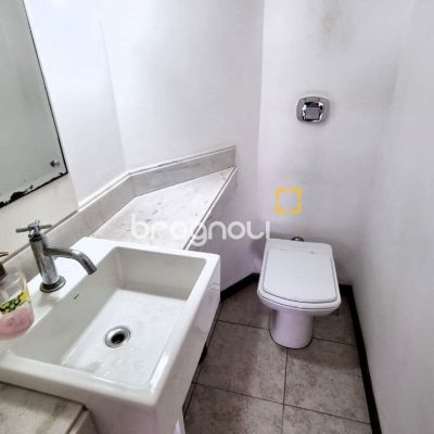 Casa com 207m², 3 quartos (sendo 1 suíte), 2 garagens, no bairro Roçado em São José