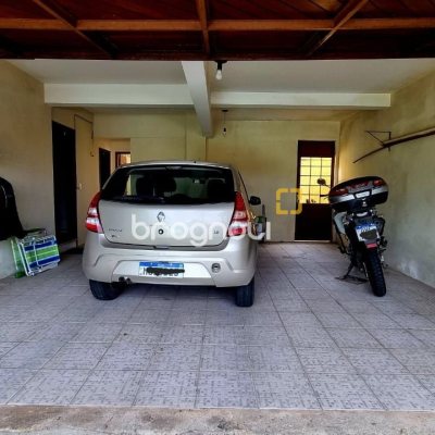 Casa com 207m², 3 quartos (sendo 1 suíte), 2 garagens, no bairro Roçado em São José