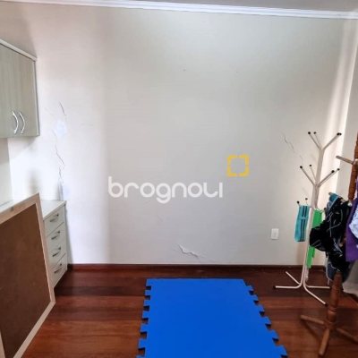 Casa com 207m², 3 quartos (sendo 1 suíte), 2 garagens, no bairro Roçado em São José