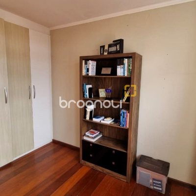 Casa com 207m², 3 quartos (sendo 1 suíte), 2 garagens, no bairro Roçado em São José
