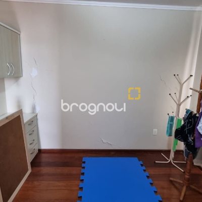 Casa com 207m², 3 quartos (sendo 1 suíte), 2 garagens, no bairro Roçado em São José