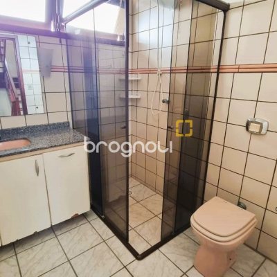 Casa com 207m², 3 quartos (sendo 1 suíte), 2 garagens, no bairro Roçado em São José