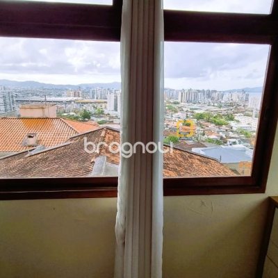 Casa com 207m², 3 quartos (sendo 1 suíte), 2 garagens, no bairro Roçado em São José