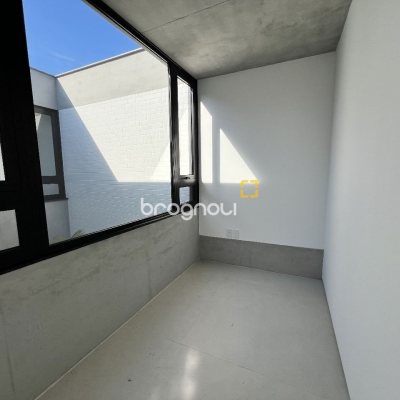 Casa de Condomínio com 183m², 3 quartos (sendo 3 suítes), 2 garagens, no bairro Ingleses em Florianópolis