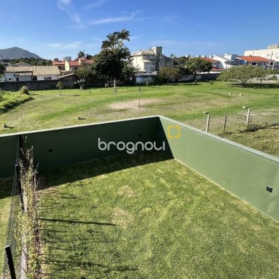 Casa de Condomínio com 183m², 3 quartos (sendo 3 suítes), 2 garagens, no bairro Ingleses em Florianópolis